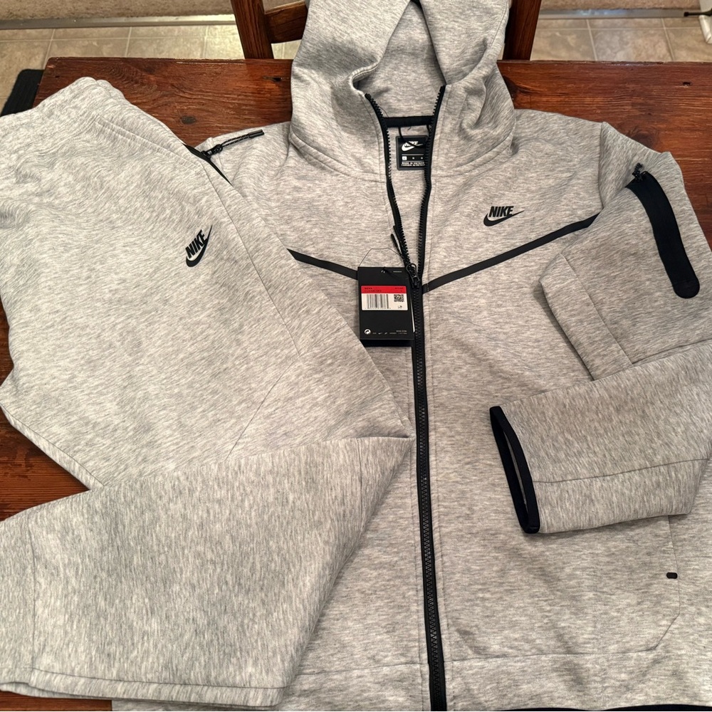 Nike Men's Light Gray Full-Zip Jacket